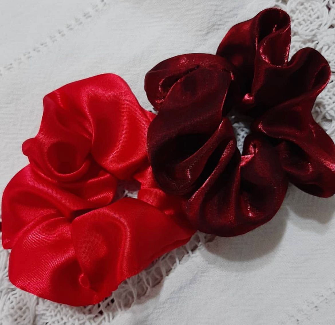 diy-hair-scrunchies-scrunchie-hairstyles-diy-hairstyles-christmas